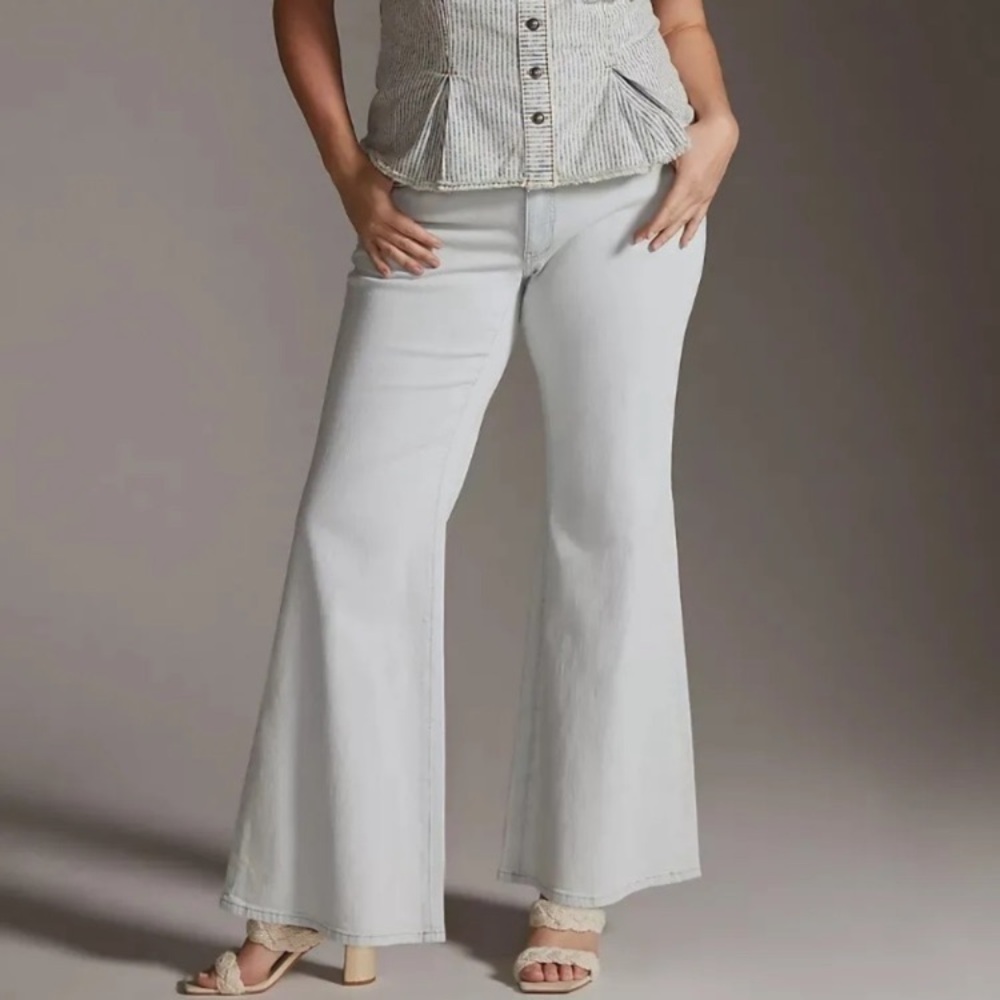 New With Tags Anthropologie Pilcro Light Bleach Wash Flare Jeans, Size 30